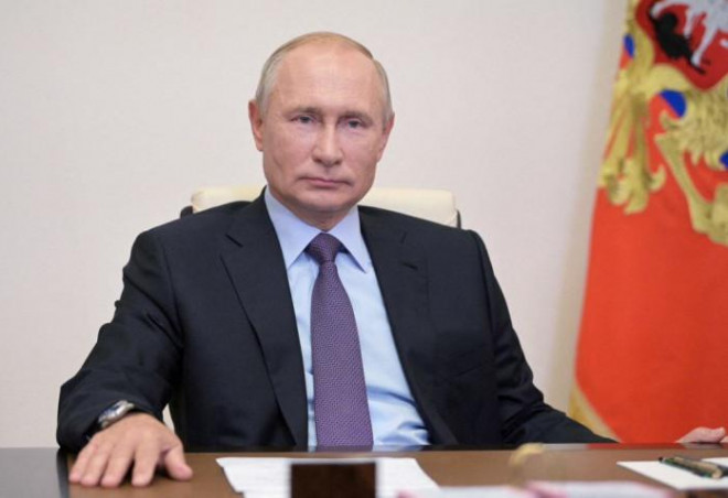 Tổng thống Nga Vladimir Putin ban hành quy định bắt buộc các khách hàng là những quốc gia không thân thiện phải thanh toán tiền mua khí đốt và dầu mỏ của Nga bằng đồng ruble