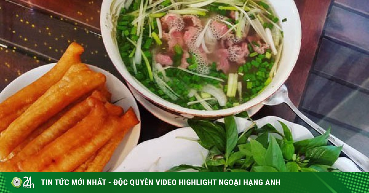 The art of adding spices to pho, radish and the delicate way of using lemon leaves for Hanoian dishes