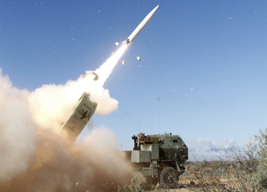 Hệ thống HIMARS phóng tên lửa tầm xa PrSM trong một cuộc thử nghiệm.