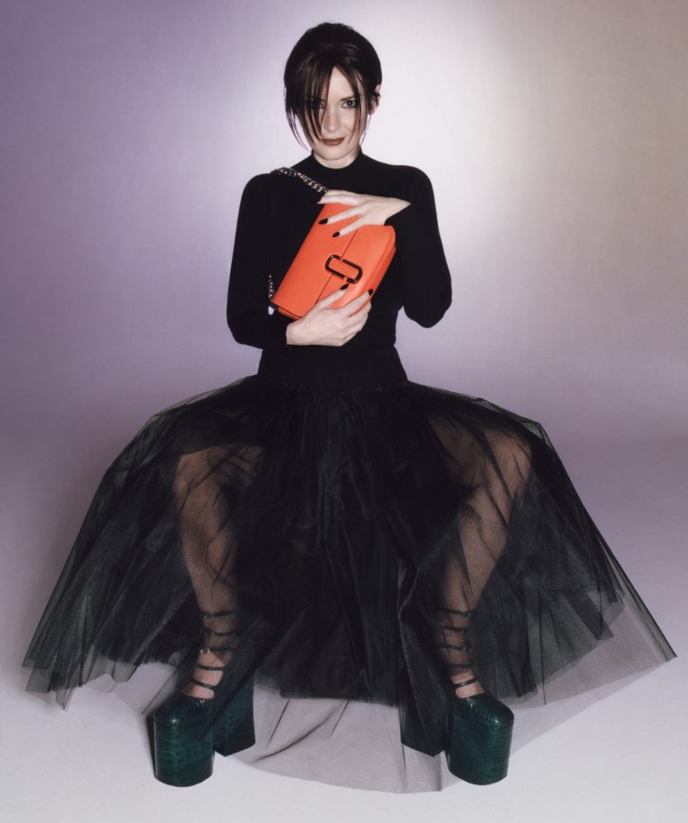 The muse Winona Ryder continues to shine in the new design of Marc Jacobs - 6