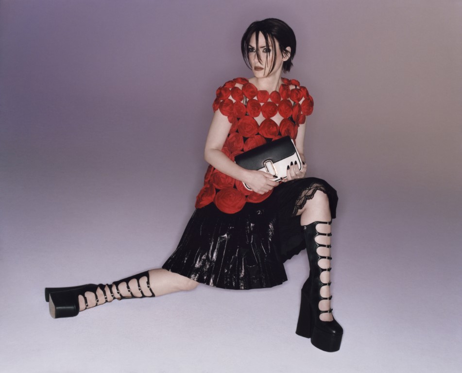 The muse Winona Ryder continues to shine in the new design of Marc Jacobs - 3