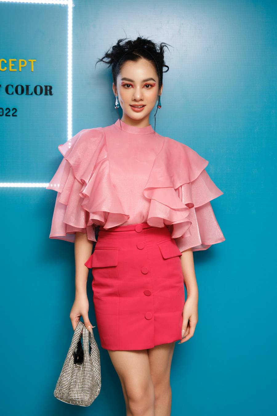 Miss Khanh Van and Hoang Thuy show off their beauty in the design of model Ha Kino - 6