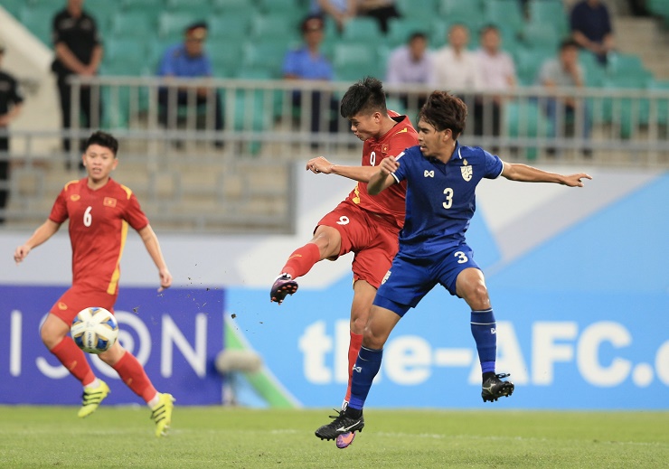 Văn Tùng vô lê tung lưới U23 Thái Lan, gợi nhớ hình ảnh Van Persie - 2