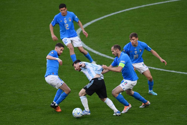 Lionel Messi và các đồng đội chơi áp đảo khi so tài ĐT Italia trên đất Anh