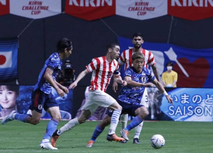 Japan - Paraguay football video: Breaking through the two flashing moments at the end of the half - 1