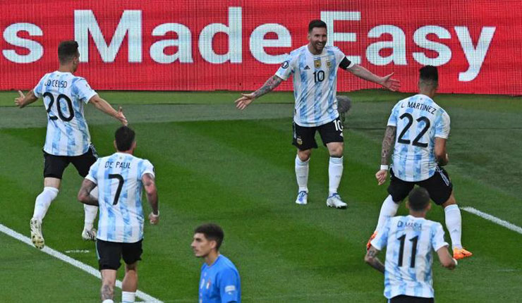 Lautaro Martinez ghi bàn mở tỷ số cho ĐT Argentina từ đường chuyền như đặt của Lionel Messi