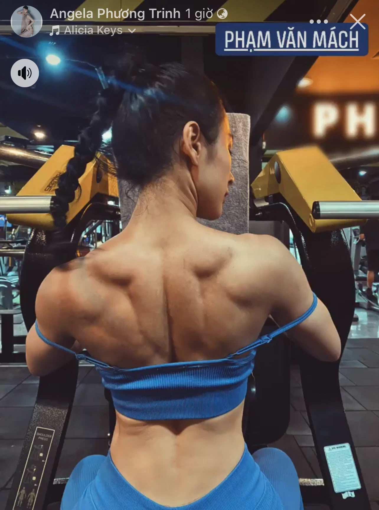 Angela Phuong Trinh lifts weights of nearly 300 kg, her muscular muscles make men " completely out of their mind"  - 3