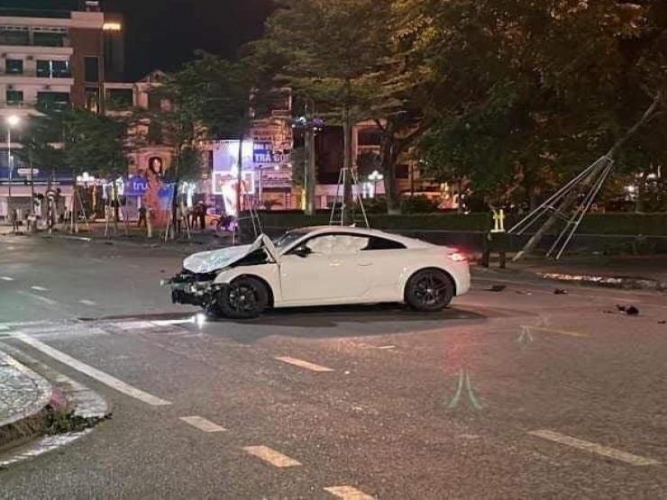 3 người trong gia đình tử vong thương tâm sau va chạm với ô tô Audi