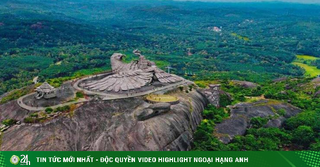 The giant stone bird statue on the high mountain took 10 years to build to attract tourists-Tourism