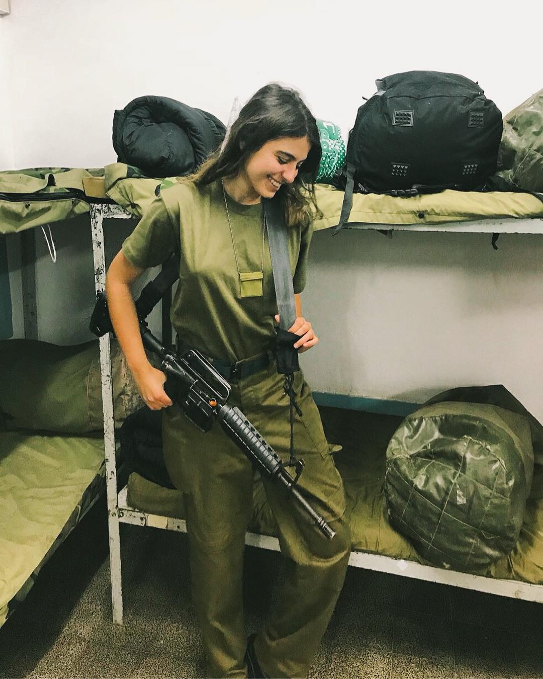 Surprised by the hot body of 2 Israeli female soldiers when leaving uniform - 3