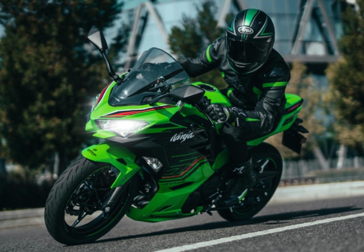 2023 Kawasaki Z400 và Ninja 400 ra mắt, hút phái mạnh - 2