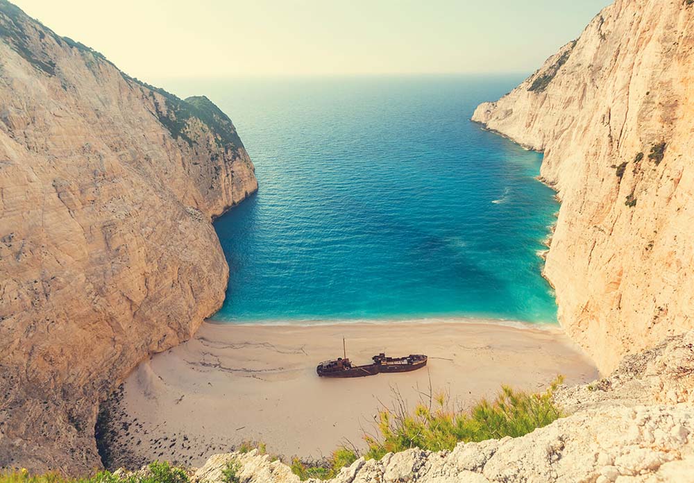 Bãi biển đắm tàu đẹp nhất Hy Lạp, khung cảnh hoang sơ đẹp đến “lịm tim” - 2
