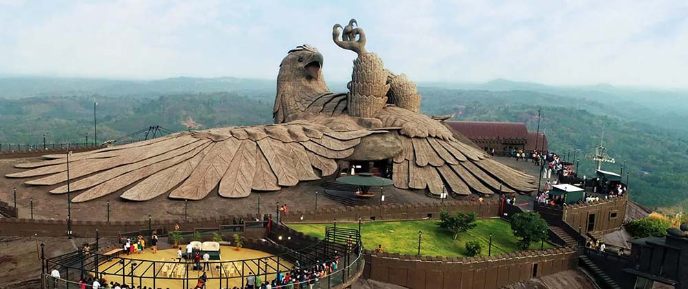 The giant stone bird statue on the high mountain took 10 years to build to attract visitors - 1