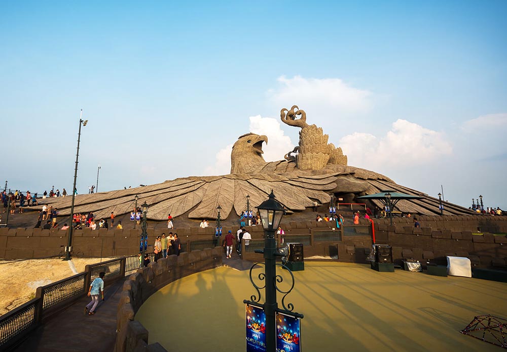 The giant stone bird statue on the high mountain took 10 years to build to attract visitors - 3