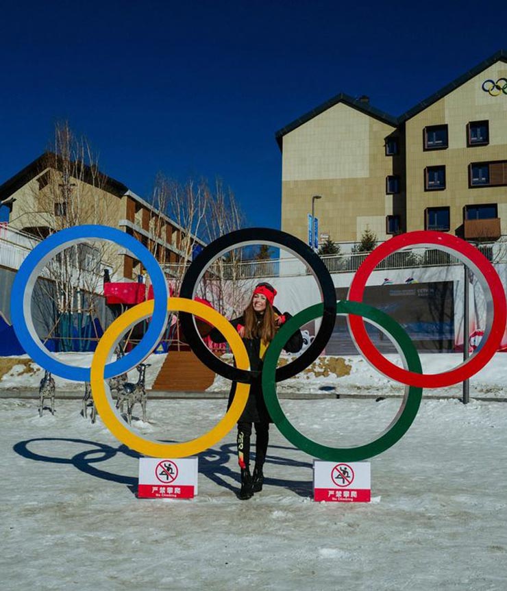 Mỹ nhân Olympic khoe “ảnh nóng” đẹp như tiên giáng trần, người đẹp đua xe sốc vì fan - 1