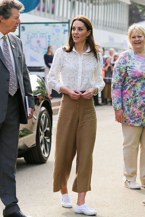 Princess Kate's beautiful and attractive outfits in the summer - 1