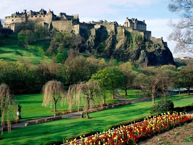 7 lâu đài cổ kính đẹp nhất tại Vương quốc Anh - 11