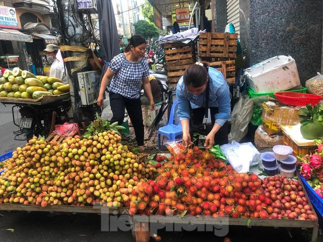 Chôm chôm cũng có giá rẻ, chỉ từ 20.000-25.000 đồng/kg.