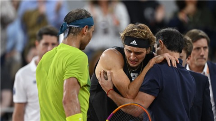 Zverev chấn thương, Nadal giành vé chung kết Roland Garros 2022