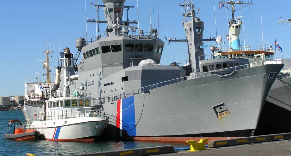 Tàu tuần tra Iceland&nbsp;(ảnh: Reuters)