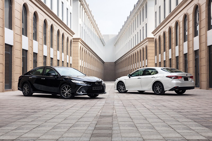 Giá xe Toyota Camry niêm yết và lăn bánh tháng 6/2022 - 2