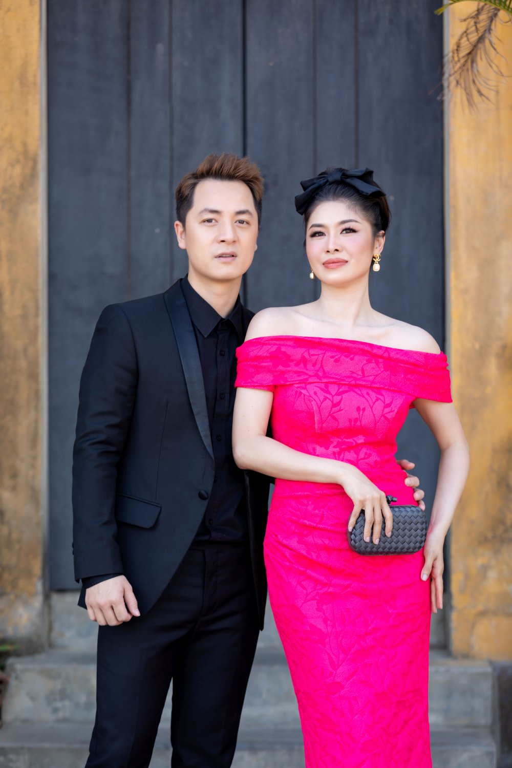 Husband and wife Dang Khoi and Thuy Anh dress up in luxury clothes for a fashion show - 4