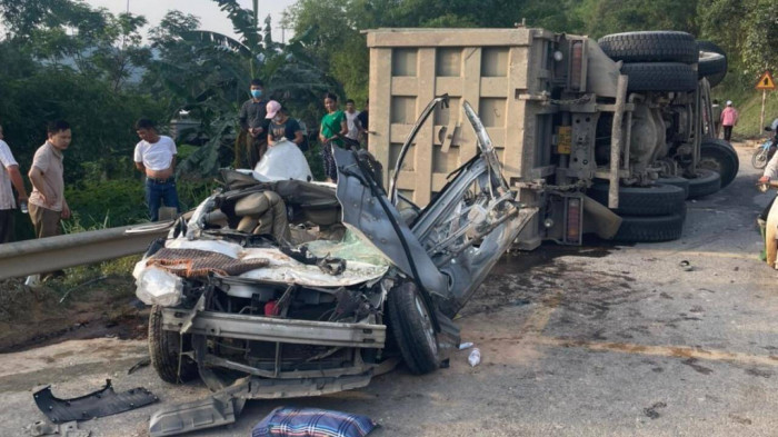 The case of a truck that crushed a car, 3 people died: The trunk of the truck was expanded more than 2 times - 1