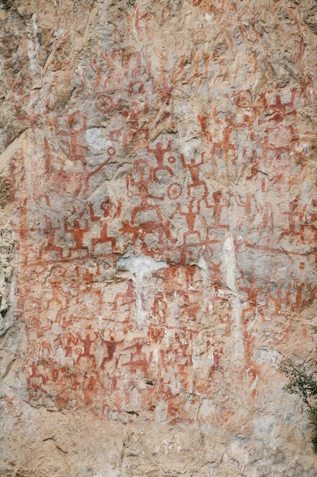 Zuojiang Huashan Rock Art, Trung Quốc: Đây là những hình ảnh kỳ lạ trên các vách đá dựng đứng ở phía tây nam Trung Quốc. Chúng là di tích duy nhất còn sót lại trên thế giới cho thấy cuộc sống của người Luoye, những người từng tồn tại từ thế kỷ thứ 5 trước Công nguyên.&nbsp;
