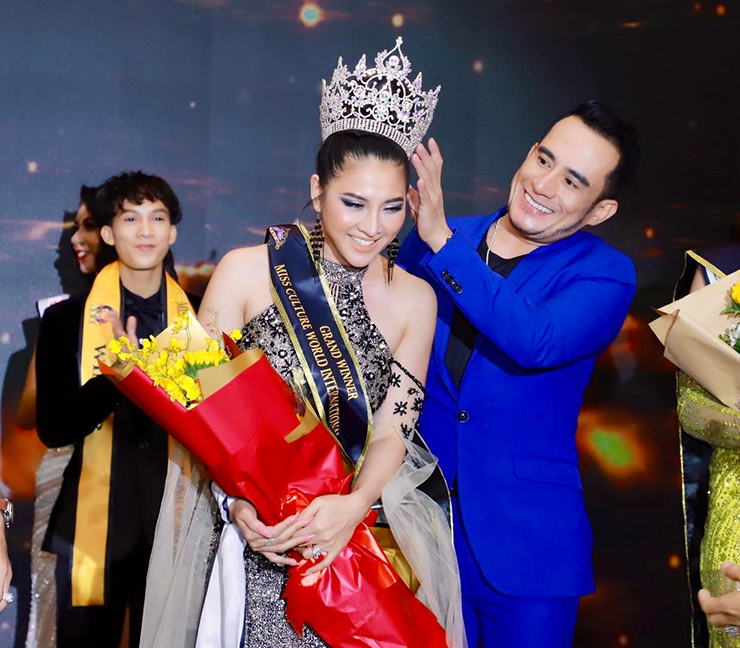 Đầu tháng 4/2022, Thái Nhã Vân vượt qua nhiều thí sinh tài năng và đăng quang ngôi vị cao nhất “Hoa hậu Văn hóa Thế giới 2022”.
