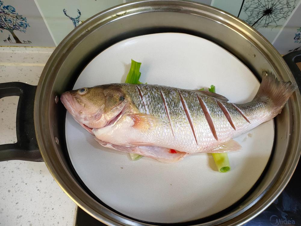 How many minutes to steam fish is delicious?  Doing it wrong makes the fish not soft and has a strong fishy smell - 4