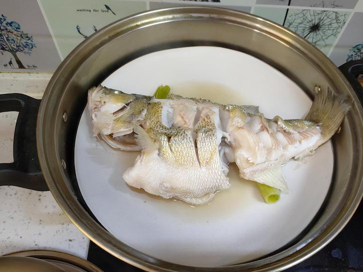 How many minutes to steam fish is delicious?  Doing it wrong makes the fish not soft and has a strong fishy smell - 5