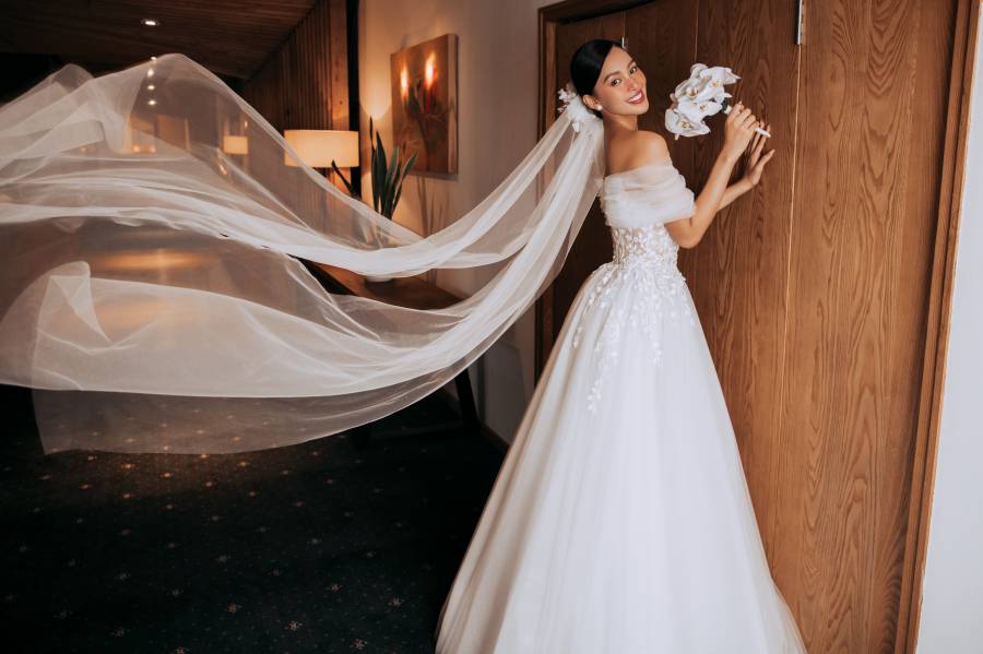 Miss Tieu Vy transforms into a beautiful bride in a wedding dress - 6