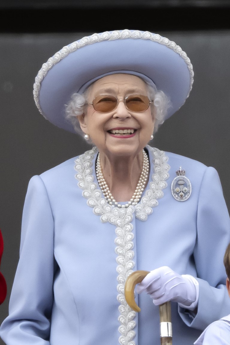 Bí mật về trang phục quý phái của Nữ hoàng Anh Elizabeth trong buổi lễ Bạch kim - 3
