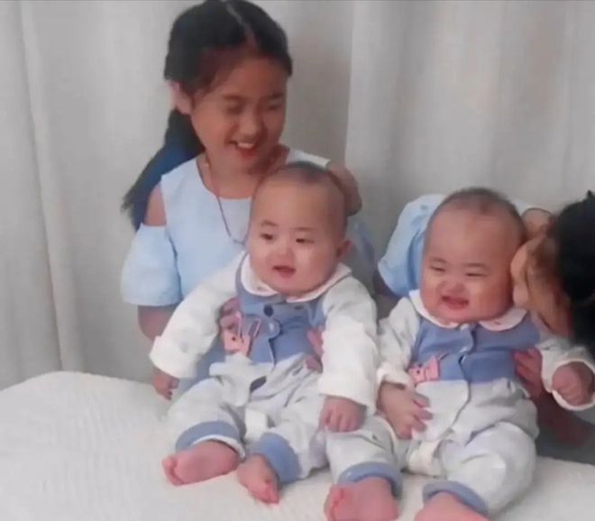 Having twins with 2 boys and 2 girls, the rare probability makes netizens exclaim: 