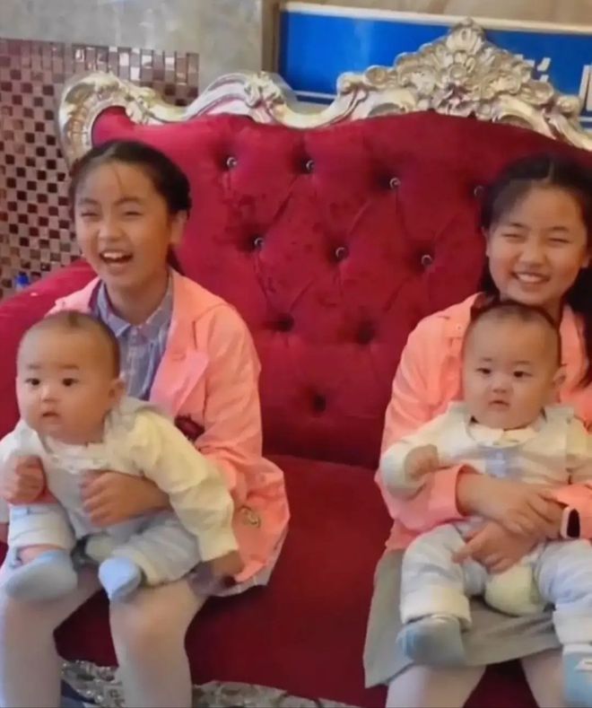 Having twins with 2 boys and 2 girls, the rare probability makes netizens exclaim: 