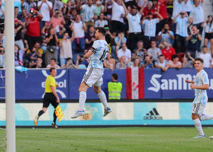 Video bóng đá Argentina - Estonia: Đỉnh cao Messi, choáng váng bàn tay nhỏ (Giao hữu) - 1