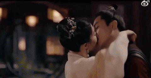 The passionate kiss scene of Liu Yifei and Tran Hieu caused the Chinese social network to explode - 3