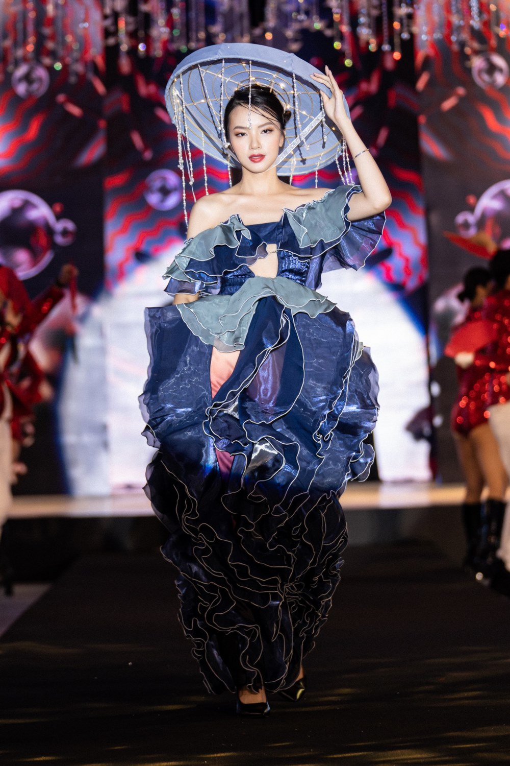 1,000 models gather at Vietnam International Fashion Tour - 1