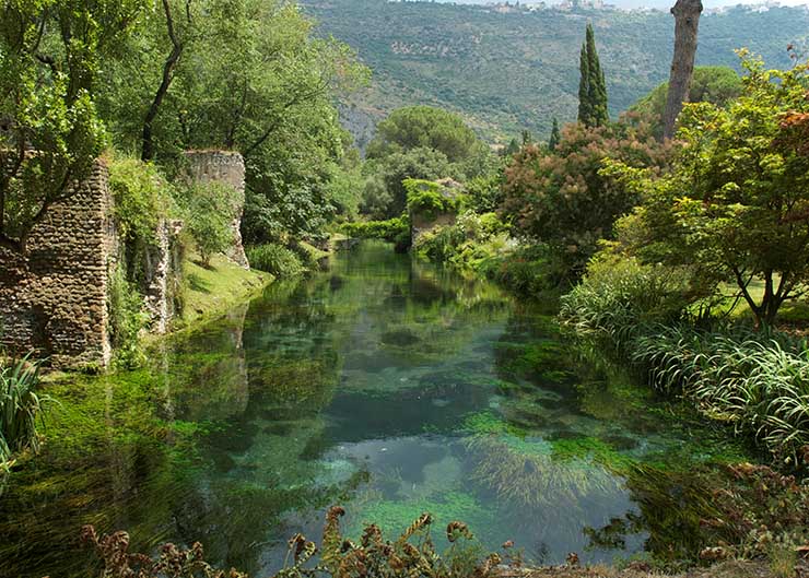 12. Vườn Ninfa cùng với Castello di Sermoneta và Công viên Tự nhiên Pantanell quyết định mở cửa lâu đài bên trong.
