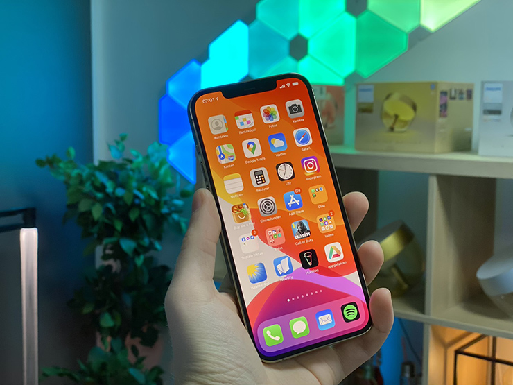 iPhone 12 Pro Max chưa có màn hình tốc độ làm mới 120Hz.