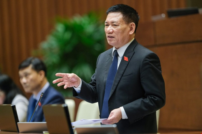 Bộ trưởng Hồ Đức Phớc đăng đàn trả lời chất vấn - Ảnh: Quochoi.vn