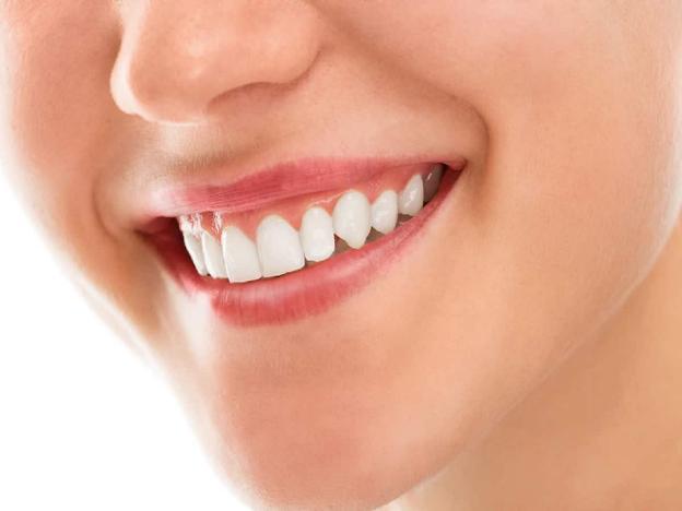 Có một số biện pháp tự nhiên giúp làm trắng răng