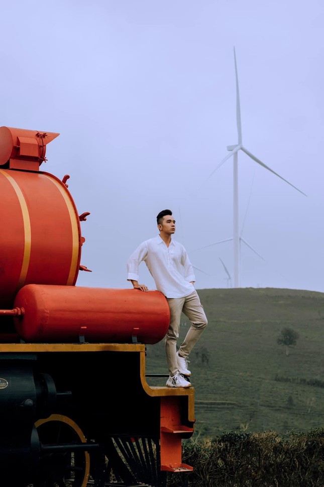 Brand new check-in location in Da Lat: The train scene in the middle of a flower field as beautiful as the European sky - 4