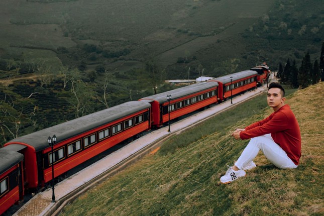 Brand new check-in location in Da Lat: The train scene in the middle of a flower field as beautiful as the European sky - 5