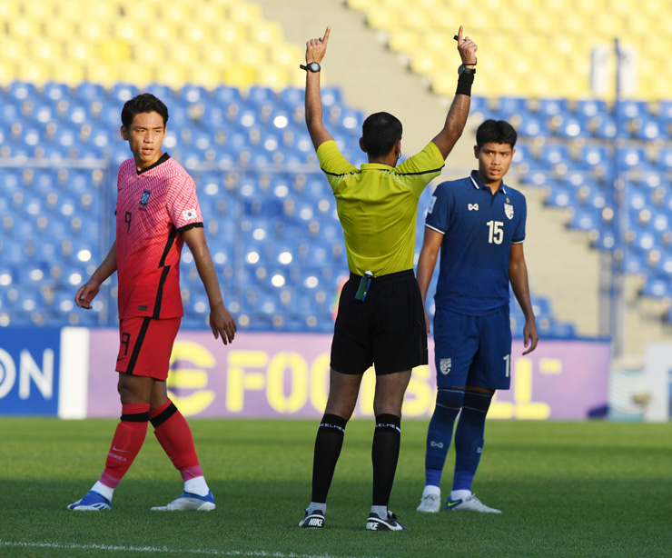 U23 Thái Lan đấu U23 Hàn Quốc: Khóc cười vì VAR, &#34;Voi chiến&#34; ê chề về nước - 2