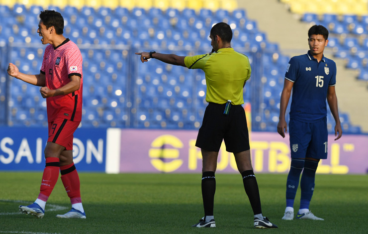 U23 Thái Lan đấu U23 Hàn Quốc: Khóc cười vì VAR, &#34;Voi chiến&#34; ê chề về nước - 3