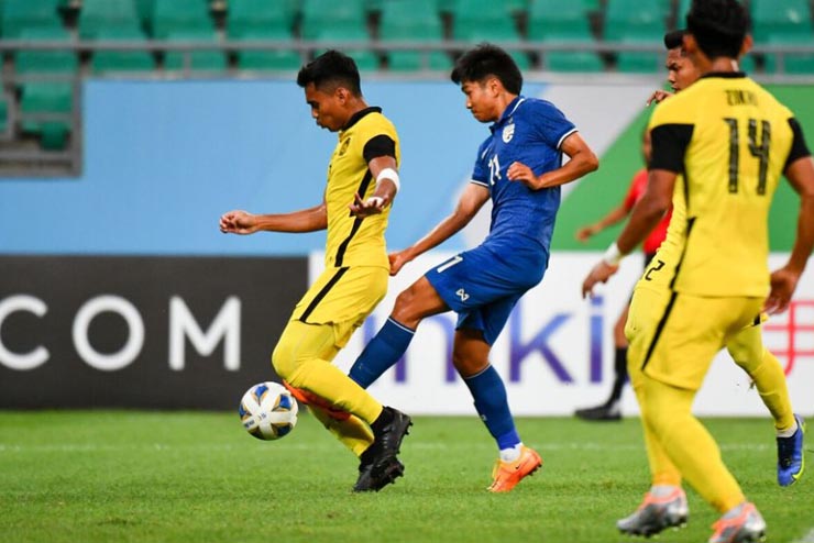 U23 Malaysia (áo vàng) gây thất vọng cùng cực