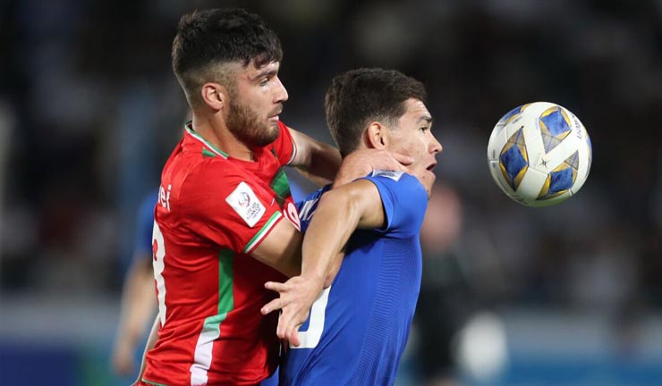 U23 Iran (áo đỏ) bất lực trước U23 Uzbekistan