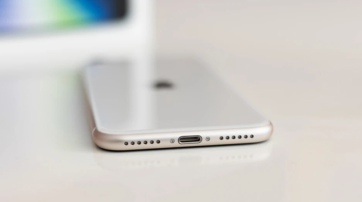 iPhone 16 will be forced to have a USB-C port?  - first