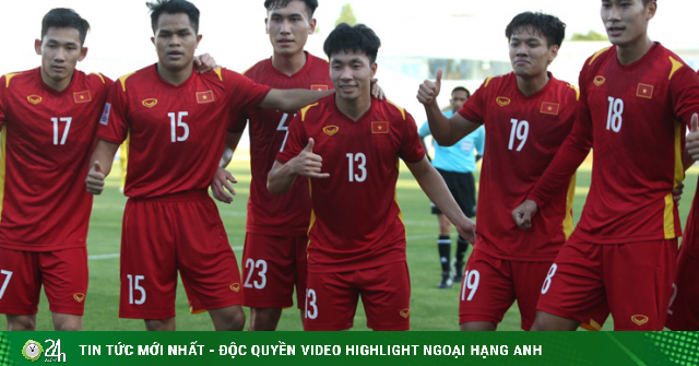A series of photos of Vietnam U23 celebrating in the quarterfinals, continuing to write the Asian U23 dream